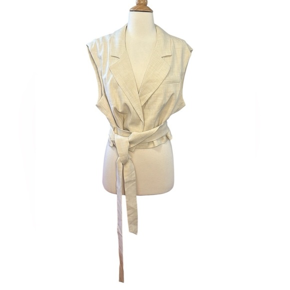 NWT Vero Moda Aware tailored tie vest in cream size 12 or Large - Picture 1 of 2